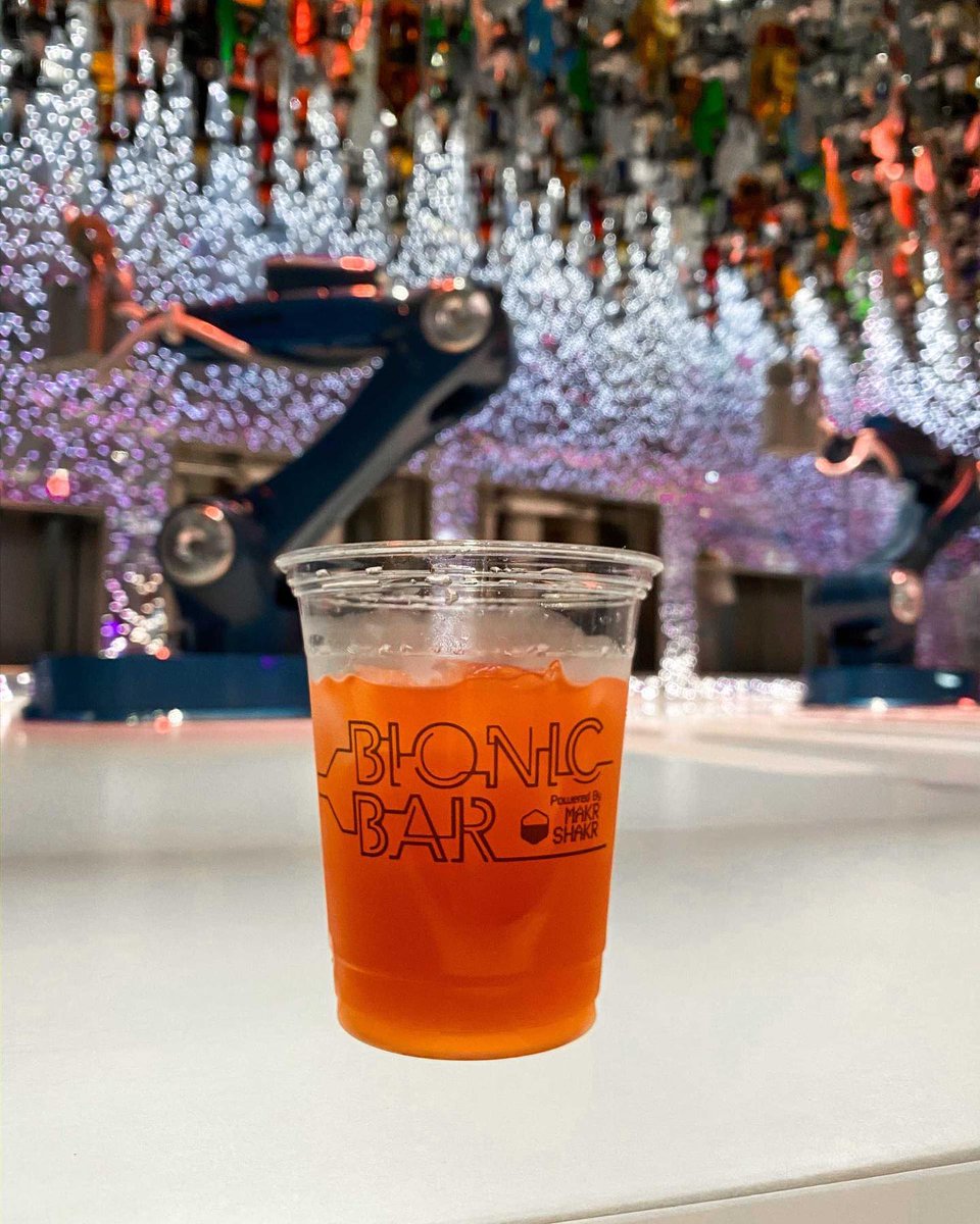 makrshakr's tweet photo. Two Robotic Bartenders....NOW I have your attention! 🍹 Sit back in the evenings for a show at #BionicBar by #MakrShakr at @RoyalCaribbean cruises. These mixologists can create an almost endless combination of cocktails, designed by you!

Photo @ goldgellgetaways on IG https://t.co/A8GZ4ehJlx