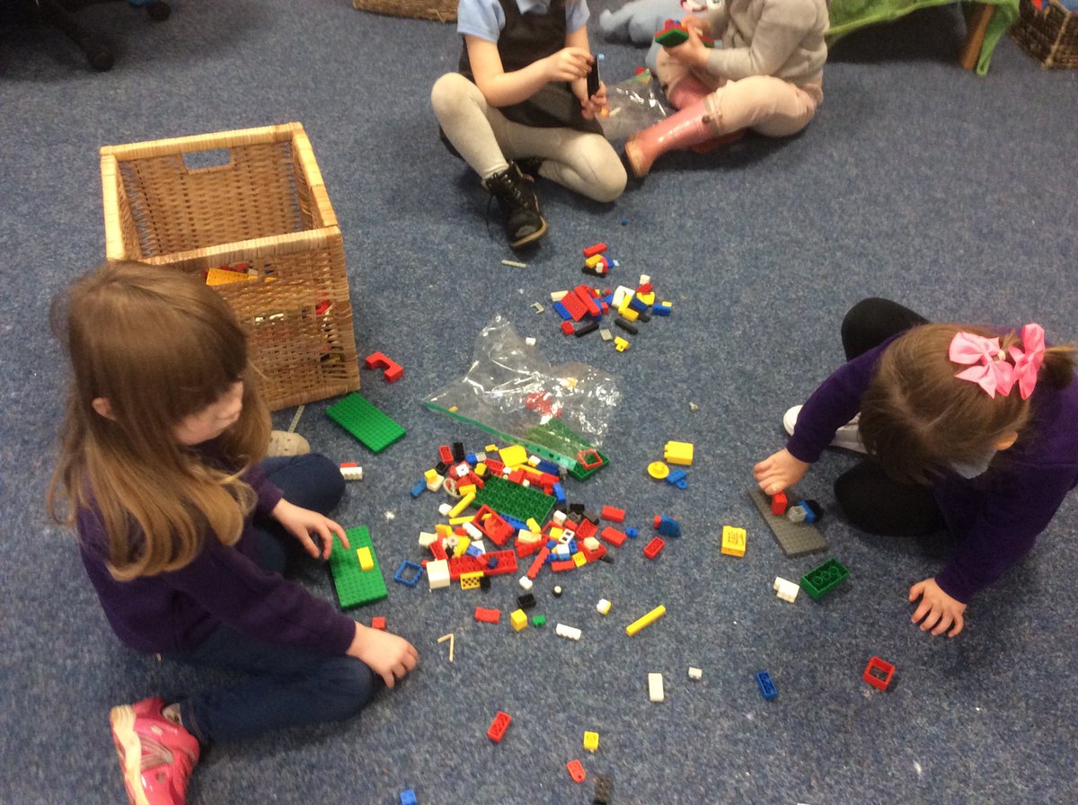 BraeburnPrimary's tweet photo. @BraeburnPrimary we develop in so many different ways being allowed to explore whilst playing and using our emotions to help us grow as individuals @JigsawPSHE @EarlyExcellence #Scienceweek2022 #Growth #explorethroughplay #Thrive https://t.co/UCmmFxh64Z