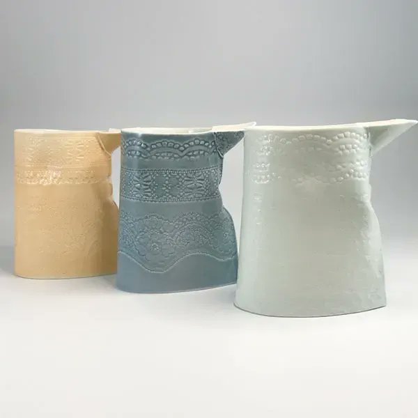 These handmade porcelain jugs by guild member Louise Hall look elegant on their own, but could also be filled with flowers! 

Also available from our on-line shop!
shop.makersguildinwales.org.uk/products/large…

<a href="/LouiseEHall/">Louise Hall</a> #porcelain #MadeInWales #MothersDay #VisitCardiffBay