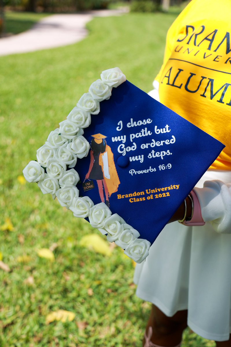 niiceyyyy's tweet photo. Here I am after a long almost 8 years break.. I HAVE COMPLETED! I now have a Bachelors of Arts degree majoring in Business Administration with a minor in Math and I couldn’t be more proud of myself. I am so thankful to God for making all of this happen.🤍💛💙🎓 https://t.co/xhuxCLskXk