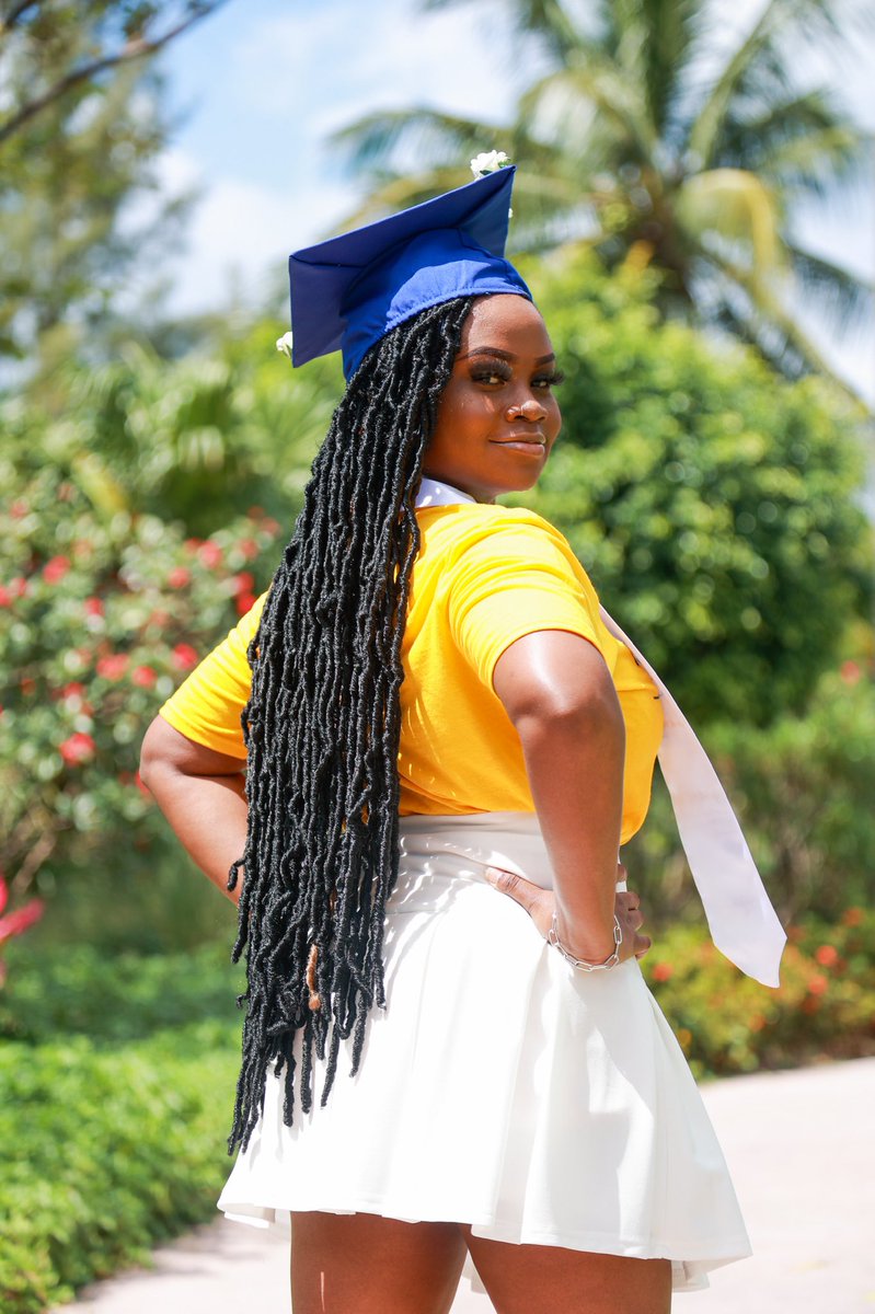 niiceyyyy's tweet photo. Here I am after a long almost 8 years break.. I HAVE COMPLETED! I now have a Bachelors of Arts degree majoring in Business Administration with a minor in Math and I couldn’t be more proud of myself. I am so thankful to God for making all of this happen.🤍💛💙🎓 https://t.co/xhuxCLskXk