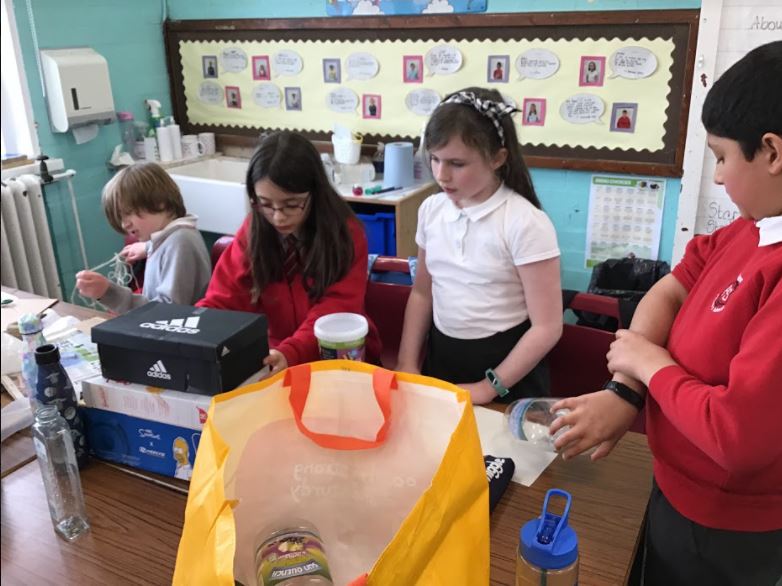 Carolside_PS's tweet photo. P5c at the planning & building stage of our engineering challenge - to build a crane that can lift an egg 30 cm off the ground and return it in one piece. #CPSSTEAM #ERSTEM #BSW22 https://t.co/fL4UgGkRFD