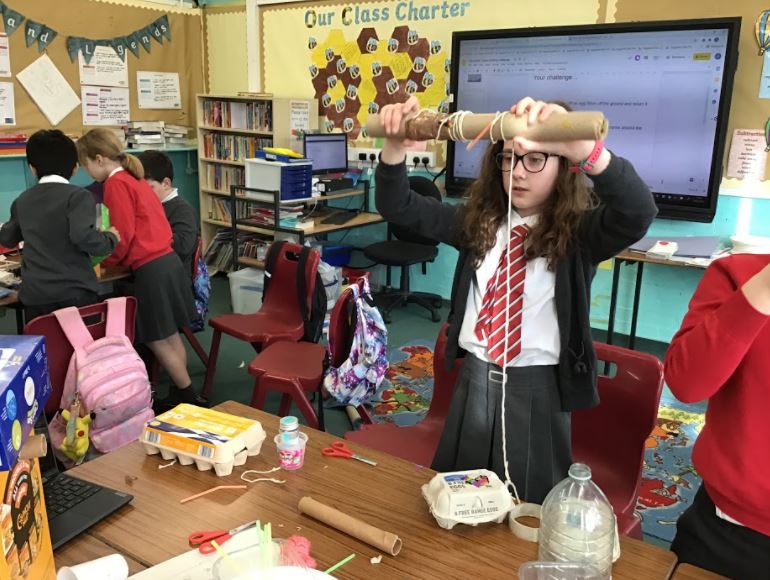 Carolside_PS's tweet photo. P5c at the planning & building stage of our engineering challenge - to build a crane that can lift an egg 30 cm off the ground and return it in one piece. #CPSSTEAM #ERSTEM #BSW22 https://t.co/fL4UgGkRFD