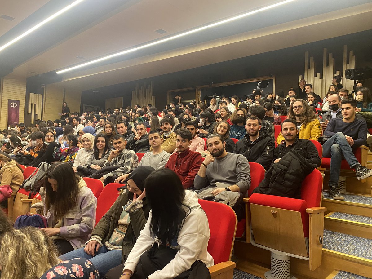 #babımizah Edebiyatın diyarı Anadolu Üniversitesi Edebiyat kulübünden selamlar.