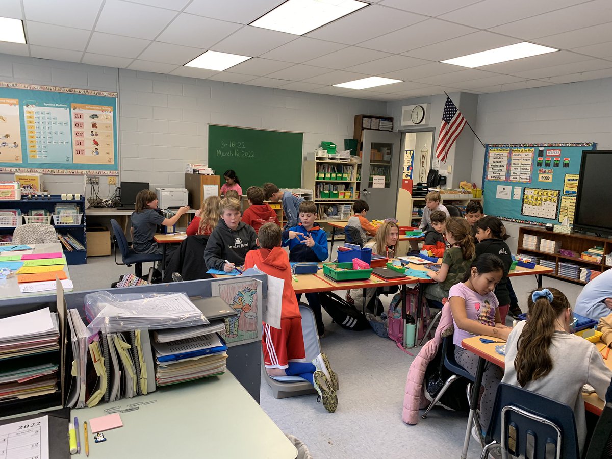 tpressler3's tweet photo. Spending time with our sixth grade buddies making spring baskets, coloring and spring word searching!! 🌸🌼🌺🐣 @southoldelem @ellen_oneill @monicarowsom https://t.co/wMjLVy4IrK