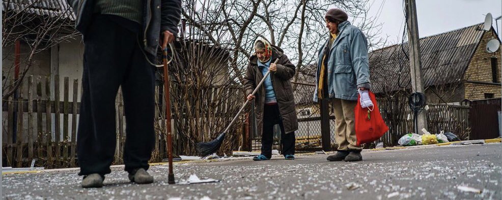 Dear litterbugs of #noelpark: the woman is sweeping her street in the middle of a war!!! What’s your excuse?