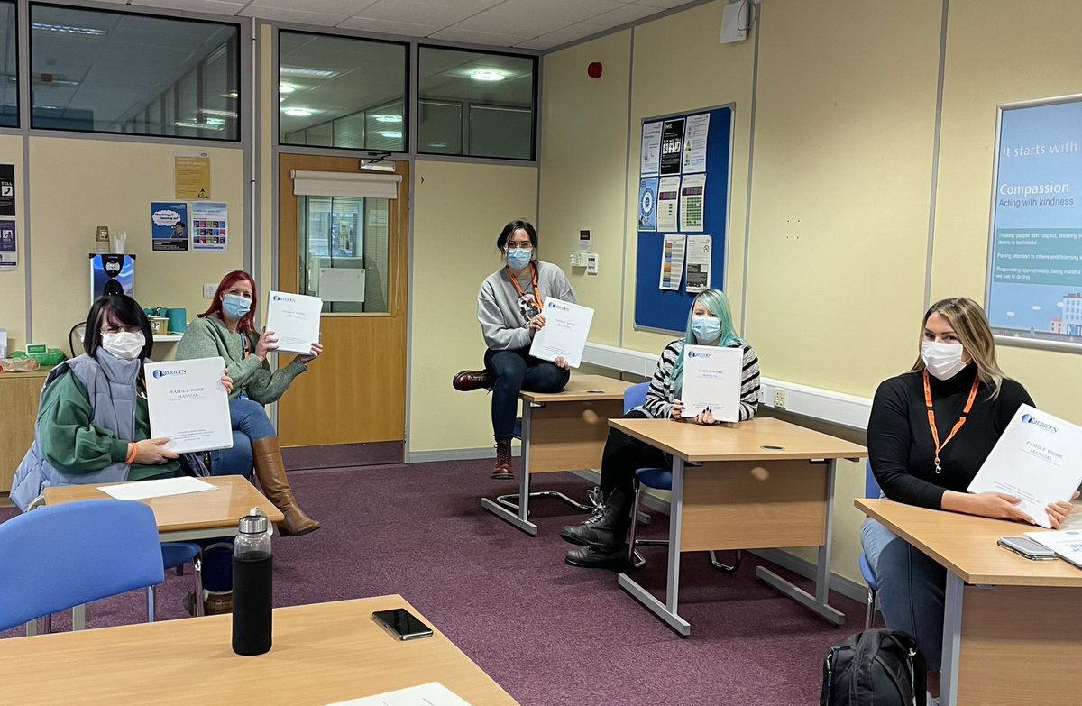KatySmithLPFT's tweet photo. Well done to those who completed Meriden Behavioural Family Therapy training this week and thank you for being an amazing group to teach @DonnaBLPFT @LPFTNHS https://t.co/yJXBwMU43x