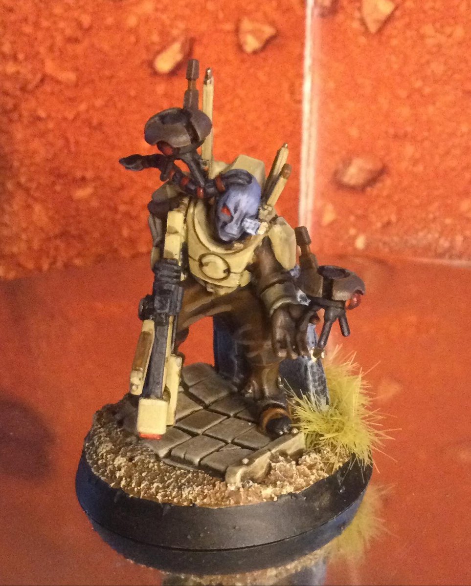 tiffanyszoneuk's tweet photo. Two minis finished. I can now write ‘painted’ next to them on the list. It’s just a shame the list seems to get longer than shorter. 🤷🏻♀️ #darkstrider #canoptekspyder #tauempire #necrons #pathfinder #tausept #szarekhandynasty #warhammer40k #warhammercommunity #paintingwarhammer https://t.co/JzWDm0iJL3