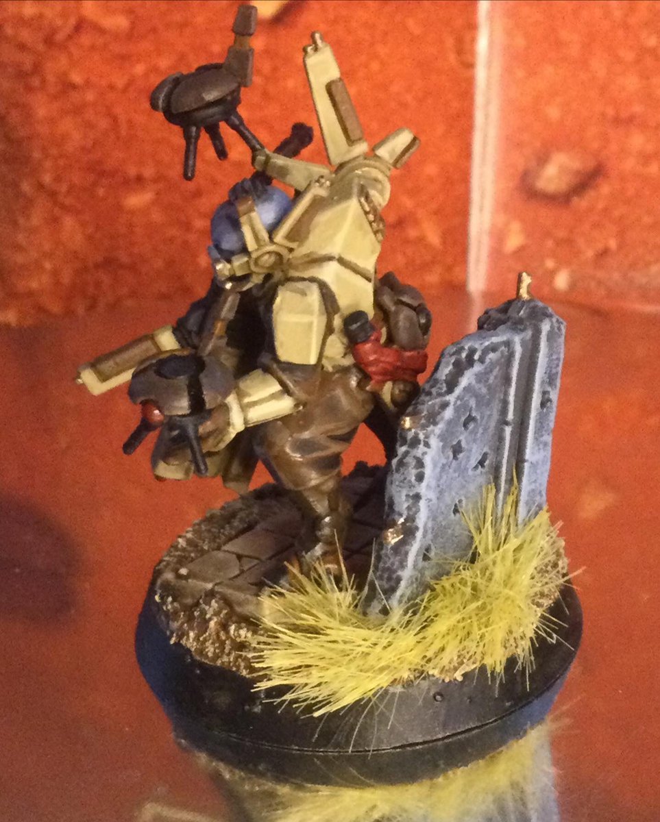 tiffanyszoneuk's tweet photo. Two minis finished. I can now write ‘painted’ next to them on the list. It’s just a shame the list seems to get longer than shorter. 🤷🏻♀️ #darkstrider #canoptekspyder #tauempire #necrons #pathfinder #tausept #szarekhandynasty #warhammer40k #warhammercommunity #paintingwarhammer https://t.co/JzWDm0iJL3