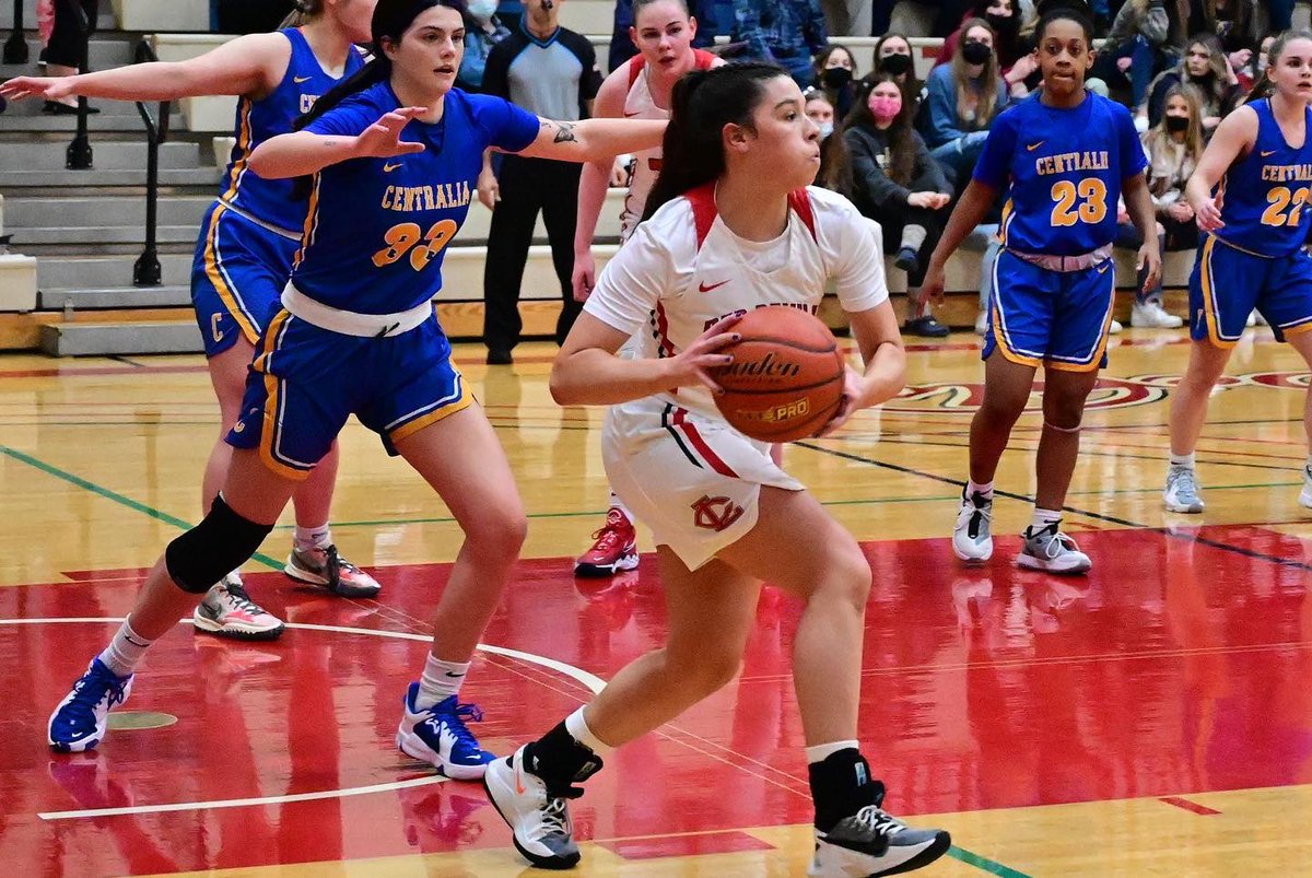 lccwbb's tweet photo. Congratulations Katelynn Forner (@FornerKatelynn) in making the All-Defensive Team in the NWAC’s West Region. You can’t help but fall in love with her competitive attitude! Especially when she puts the cuffs on defensively. Can’t wait for you to go off next season 💪 #Showtime https://t.co/jcyQ9bdwVg