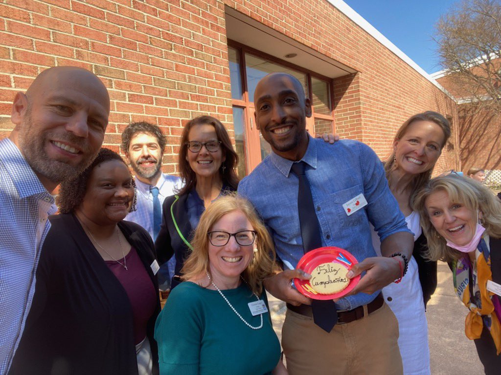 saintslanguages's tweet photo. Upper School language teachers celebrating spring and birthdays! Feliz cumpleaños! @SSSASsaints  #saintslearn https://t.co/hf3ZsRkz7j