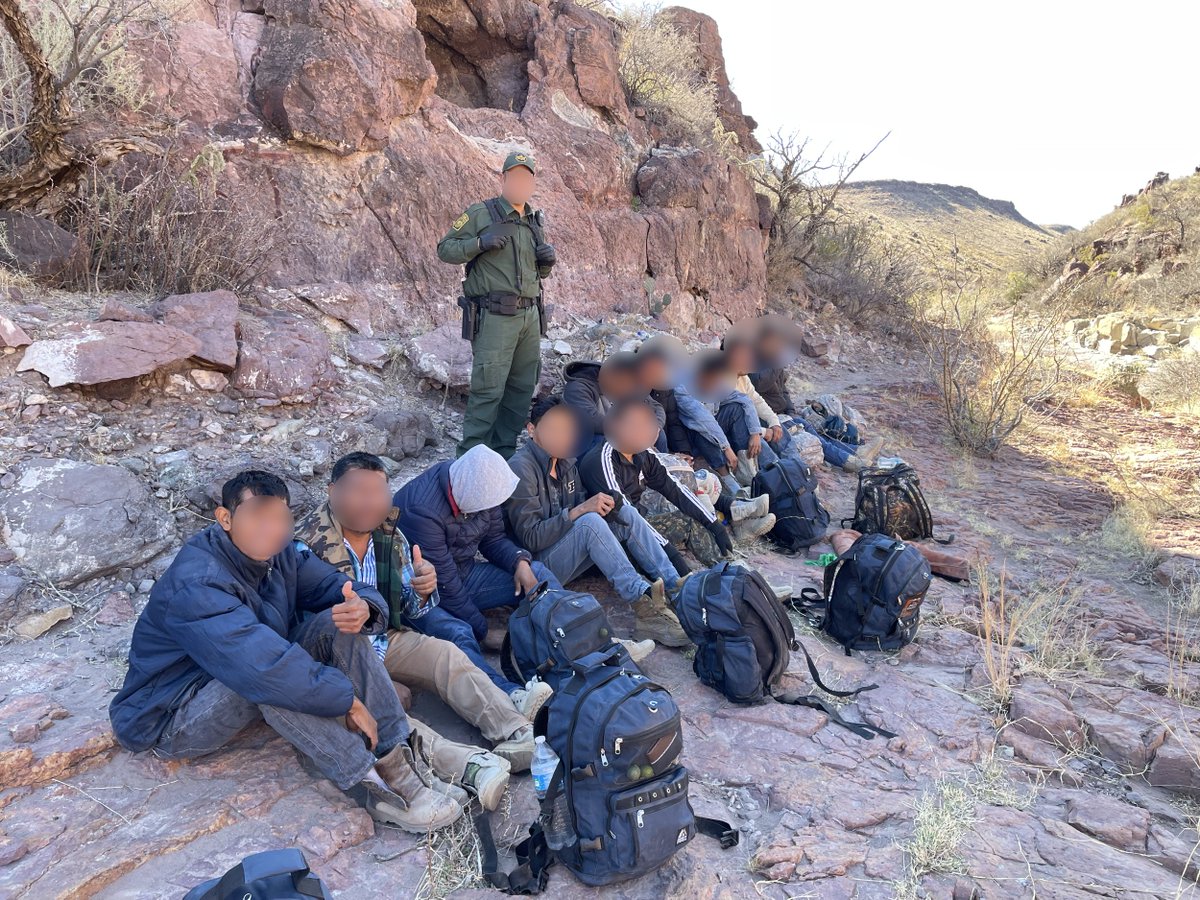 nbpc2509's tweet photo. OUR CARDIO IS BETTER THAN YOURS, SO STOP RUNNING YOU SLOWPOKES:
Big Bend #BorderPatrolAgents prove if you run from us, we will just catch you tired.  41 aliens caught by Van Horn and Marfa BP.  Some ran, all caught. #BorderPatrol #BPUnion #Police #BorderCrisis #ThinBlueLine https://t.co/ghmw61jjdm