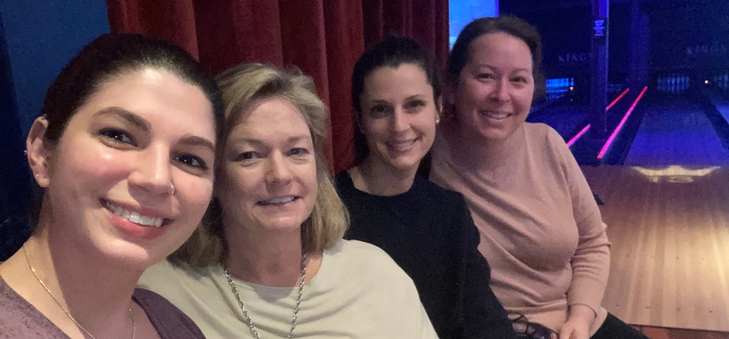 Fun night with the team at Kings Bowling! 🎳

.

.

.

.

.

.

#FourCornersDentalCare #WoburnDentist #Dentist #CosmeticDentist #Cosmeticdentistry #FamilyDentist #drmoutevelis #emergencydentist #bowling #kingsbowling