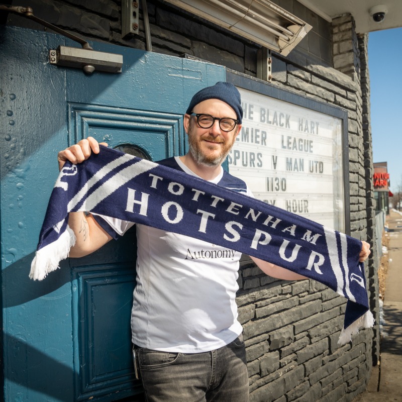 PLinUSA's tweet photo. Meet @MnNiceFC, a @SpursOfficial supporter that's created an inclusive space with his own ⚽️ bar, the @BlackHartSTP 🤍

#PLFansOfAmerica