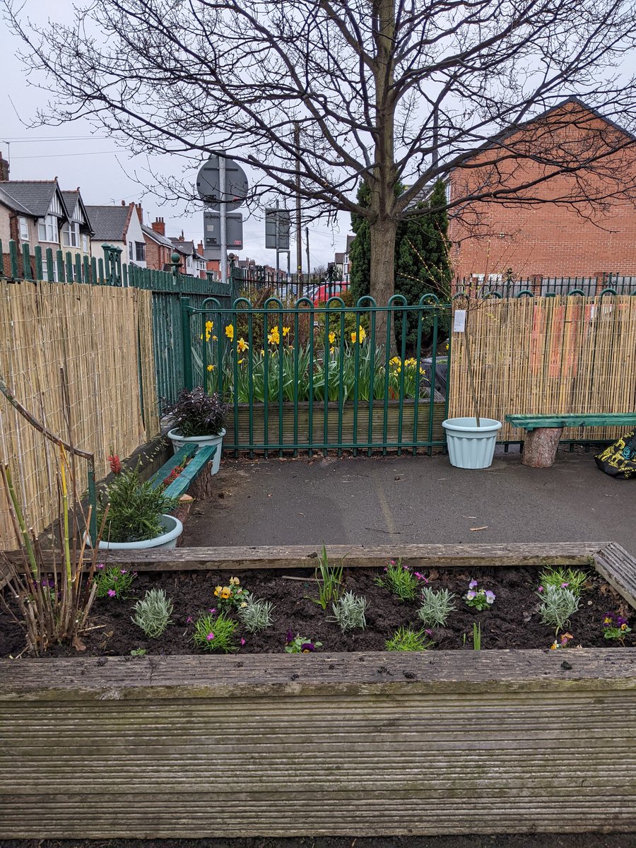 NWOLtraining's tweet photo. A lovely day making a small area of the school yard into a more colourful and calm place to sit and learn or develop as a class at Ysgol Croes Atti https://t.co/eTsTOFyM3P