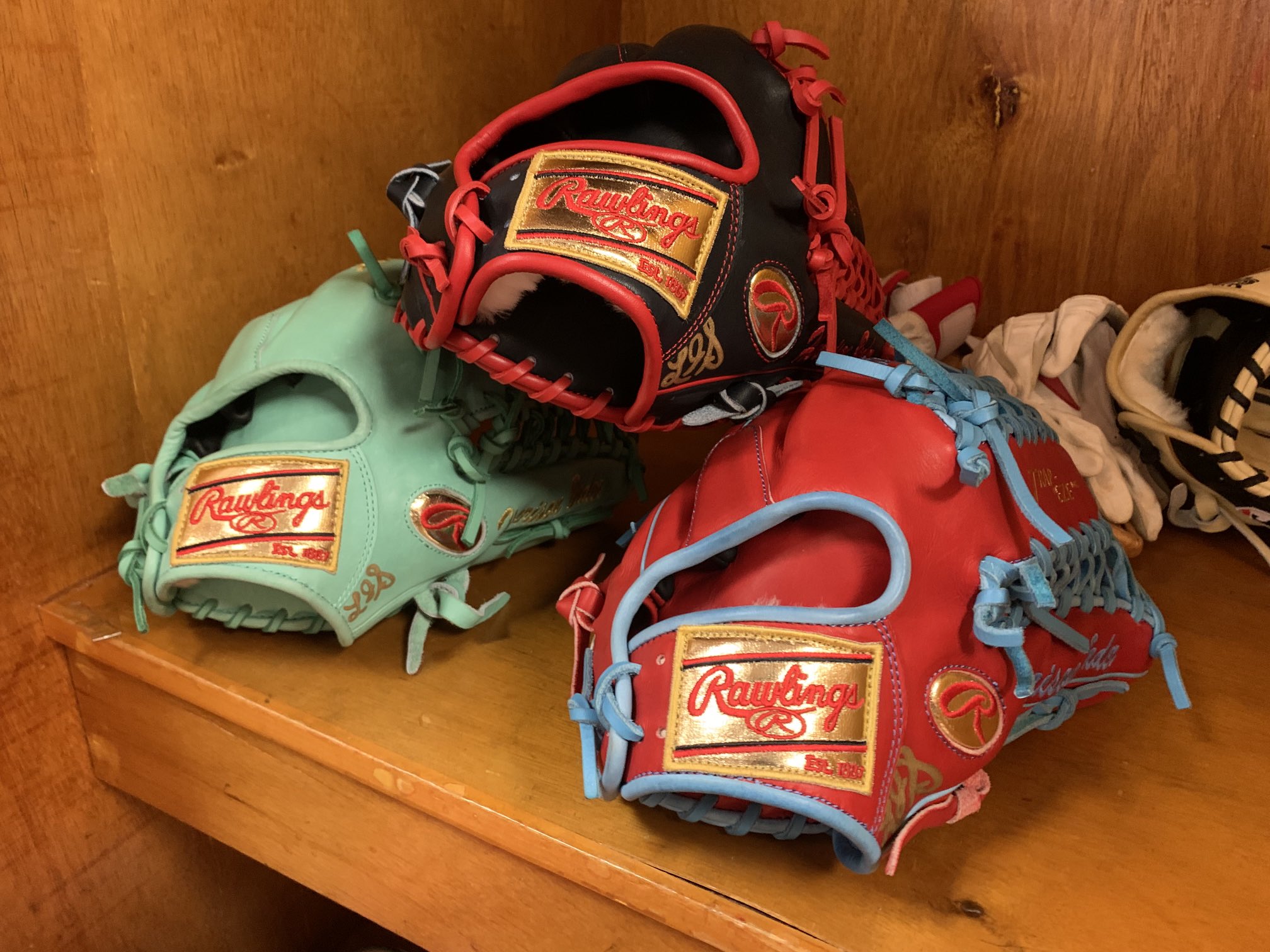 Derrick Goold on X: Rawlings Gold Glove winners get gold patches