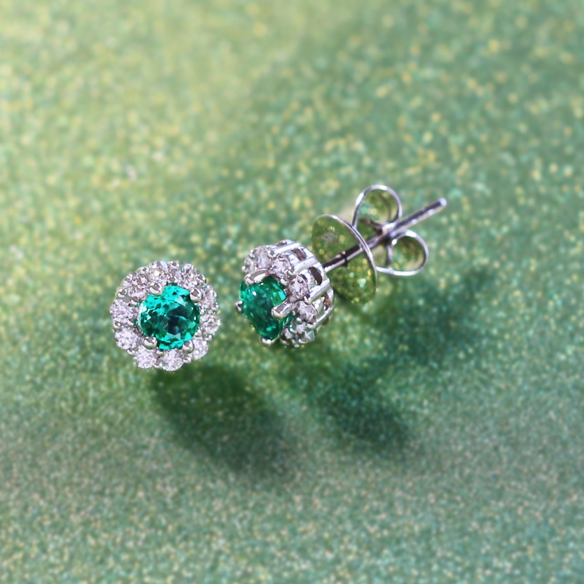 benbridgejwlr's tweet photo. These beautiful emeralds! 🍀 #ForLifeBenBridge #BenBridge #YourPersonalJeweler💜 #customeJewelry #gemstones #instagood  #fashion #style #loosegemstones #jewelry #instagems #unique #shopping #wishlist #emeralds #HappyStPattyDay https://t.co/cyTG9FTNI3