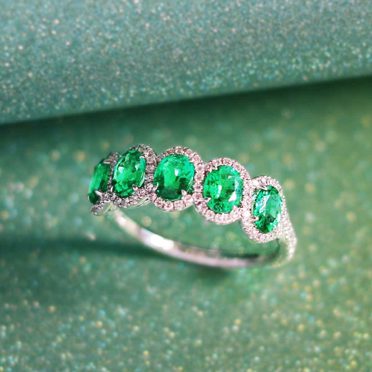 benbridgejwlr's tweet photo. These beautiful emeralds! 🍀 #ForLifeBenBridge #BenBridge #YourPersonalJeweler💜 #customeJewelry #gemstones #instagood  #fashion #style #loosegemstones #jewelry #instagems #unique #shopping #wishlist #emeralds #HappyStPattyDay https://t.co/cyTG9FTNI3