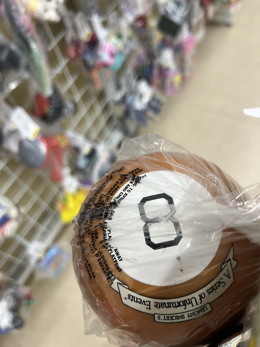 nrorart's tweet photo. Thrift finds I saw today that were cool but I left behind #thrifting https://t.co/jvorQnb6HZ