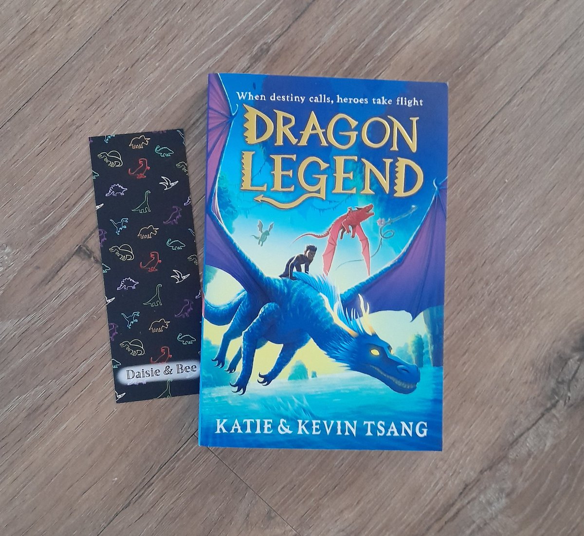 Jcakelover's tweet photo. Currently reading: Dragon Legend by Katie & Kevin Tsang❤🐉
@DraconAthon #draconathon
@Final_book #finalbooksupportgroup #fbsg
#readathon @GoTathon #gotathon #housestark @GreekGodAthon #greekgodathon #teamzeus #daisieandbee https://t.co/NIZkXIvMFX