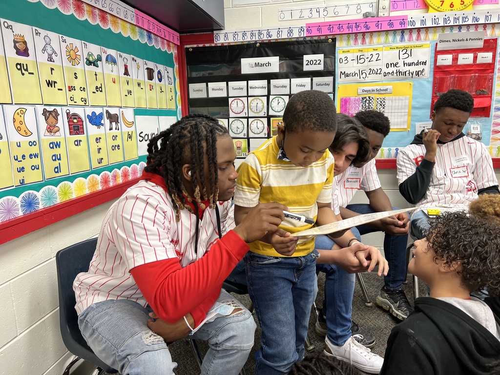D161Supe's tweet photo. It was a special morning at Serena Hills today, when the Homewood-Flossmoor Baseball Team stopped by for a visit. They read some books, taught us what it means to be a good teammate, and played Simon Says! Thanks to Coach McCarthy and all the players for the special visit! https://t.co/e7OZjSqKyV