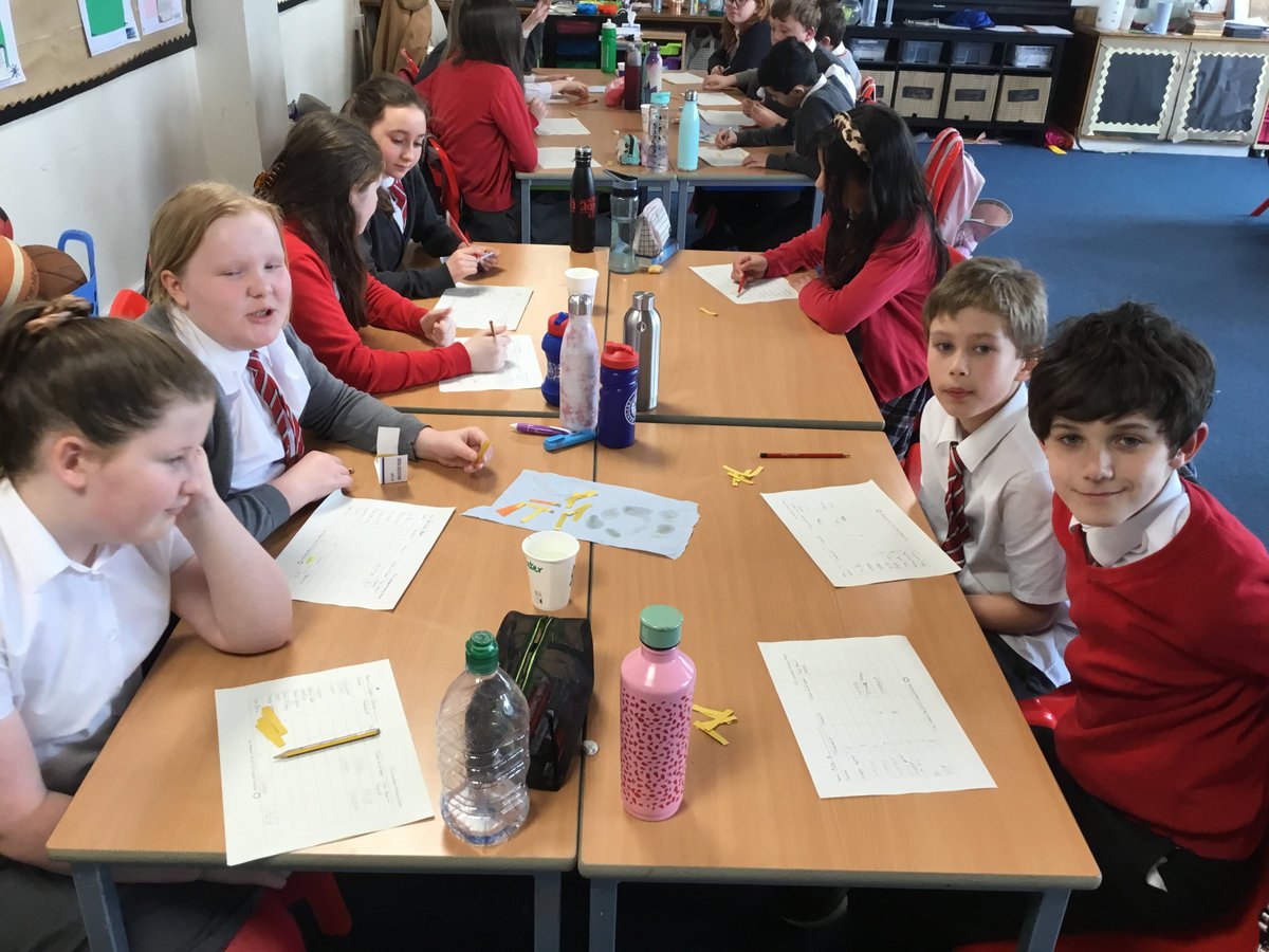 Carolside_PS's tweet photo. P7a asked to learn about the periodic table and do experiments, so we looked at atoms and the elements on the periodic table and discussed their atomic number. #CPSSTEAM #ERSTEM #BSW22 https://t.co/ul1Vo30ppo