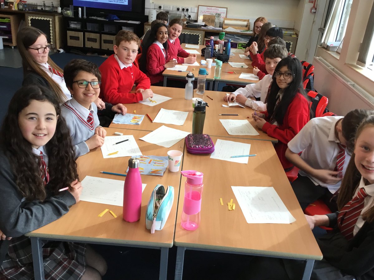 Carolside_PS's tweet photo. P7a asked to learn about the periodic table and do experiments, so we looked at atoms and the elements on the periodic table and discussed their atomic number. #CPSSTEAM #ERSTEM #BSW22 https://t.co/ul1Vo30ppo