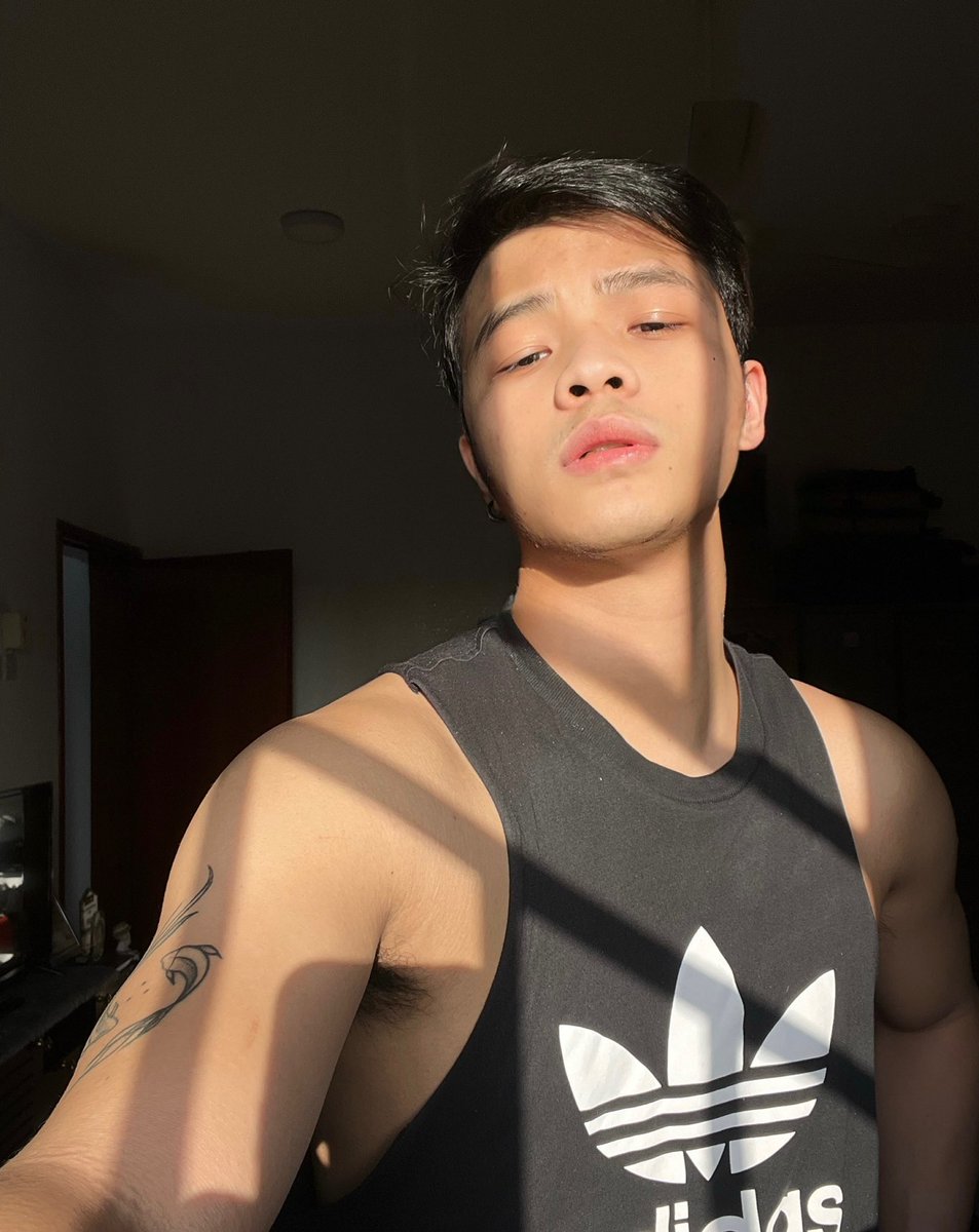 James031395's tweet photo. sunkissed ☀️💛 https://t.co/iBKMCrzwDS