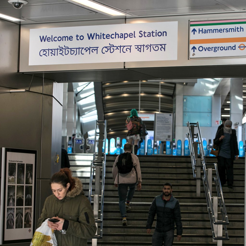 SadiqKhan's tweet image. London’s diversity is our greatest strength.

Ahead of Bangladesh Independence Day, it's great to see the revamped signs at Whitechapel station - recognising and celebrating the vital contribution Bangladeshi Londoners have made shaping the Tower Hamlets community &amp;amp; our city. 🇧🇩