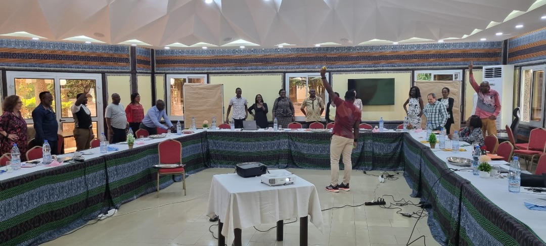 DigaMathieu's tweet photo. Durant 3 jours, l’équipe du #PRADEC Douala a eu la chance de prendre le temps de se rassembler pour un #Teambuilding: une occasion idoine d’aborder de manière parfois ludique les questions d’organisation, d’objectifs, le code de conduite, l’intégrité, la vision de la @giz_gmbh https://t.co/dAr9yBk30T
