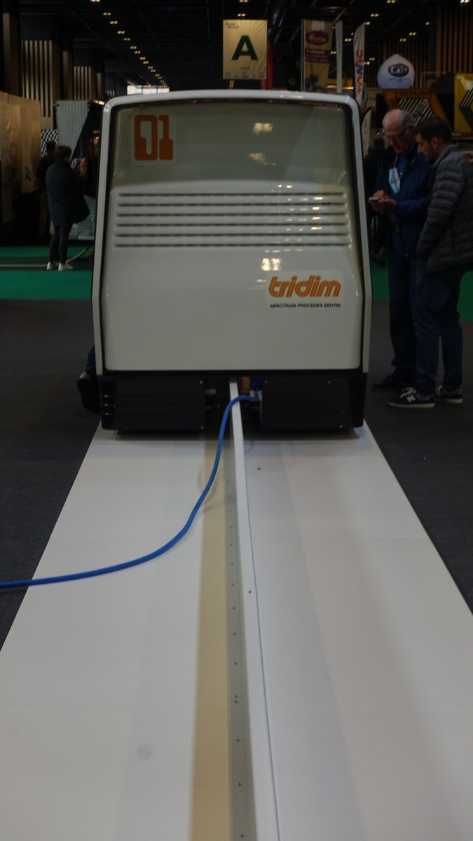 KaplanBen_Fr's tweet photo. #Rétromobile #Rétromobile2022 Stand de la société d’ingénierie #Bertin (aérotrain) avec le #Tridim, navette sur coussin d'air expérimentée à Écuelles en Seine-et Marne au début des années 1970... l'#Orlyval avec 20 ans d'avance ! https://t.co/qFYAzGStDR