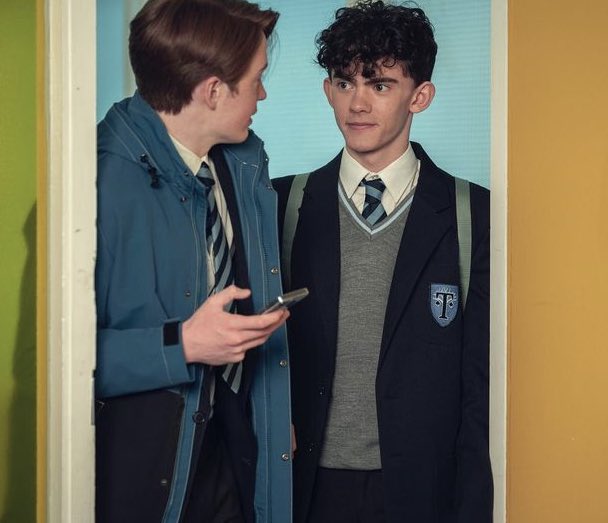BooksUniversee's tweet photo. 📣NOVEDAD

Imágenes promocionales de la adaptación de “Heartstopper” que se estrena el 22 de Abril por Netflix. https://t.co/6a4E2ZRAYi
