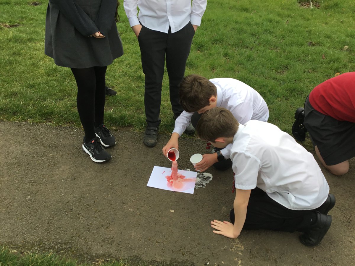 Carolside_PS's tweet photo. More photos of when P7a explored acids and alkalis – testing various household liquids to determine their pH level and making exploding volcanoes using a vinegar solution and a bicarbonate soda solution. #CPSSTEAM #ERSTEM #BSW22 https://t.co/EGMx2wUt1B