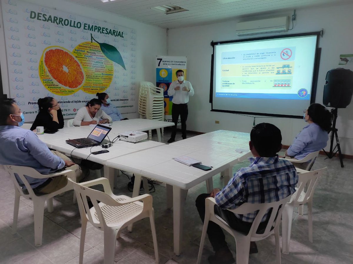 Supertransporte's tweet photo. Nos encontramos en Puerto Nariño  #Amazonas, desarrollando la segunda fase de la Travesía Fluvial: Las Venas Azules de Colombia. Estamos formando entidades encargadas de proteger a los usuarios. ¡#EsConHechos y #EnEquipo que trabajamos por la #ProtecciónAlUsuario! https://t.co/AhisPx8sxo