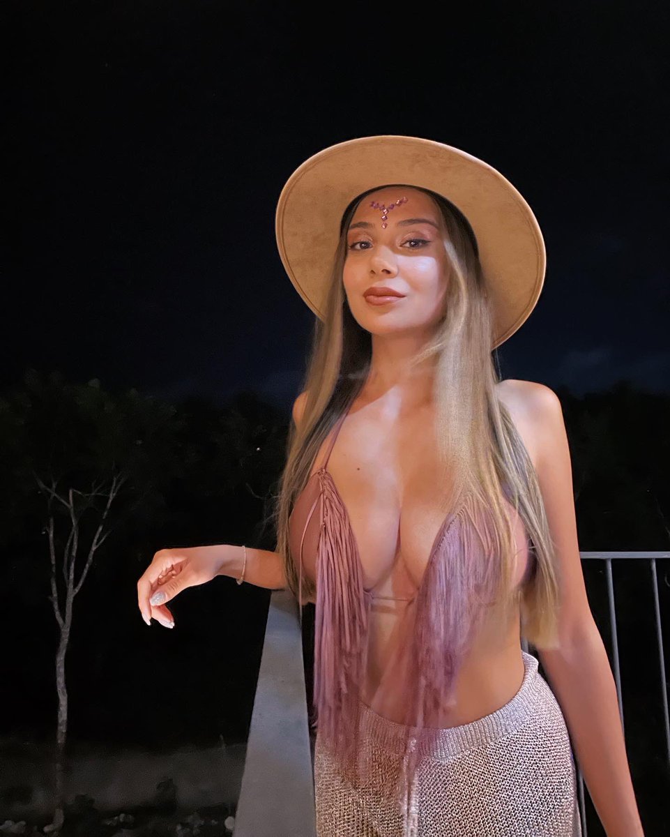 Yarın saat 19.00’da yeni başlayacağım sosyal medya platformunun linkini paylaşacağım are we ready ?? 🥳