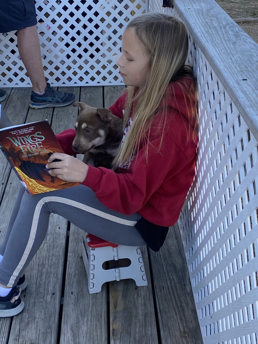 Spending some spring break time reading to the dogs at the humane society. @librarian_haby <a href="/ASE_3rdGrade/">Roberta Kijanka</a> <a href="/LyssyKim/">Kim Lyssy</a>