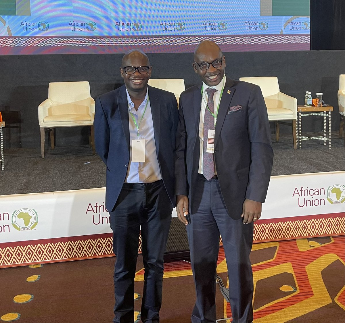 In #Ghana, I had a fruitful discussion with Conflict Early Warning Analyst <a href="/oita_etyang/">Oita Etyang</a> on the #Burundi structural vulnerability/resilience assessment report and the @comesa_lusaka wish to disseminate it in Burundi through national consultations, as directed by Member States.