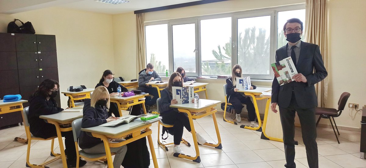 Fen Lisesi öğrencilerimizle "Muhakeme ve Yaratıcı Yazma Becerisi"  dersimizde bu hafta Buzdokuz incelemesi yapıyoruz 🙋🏻‍♂️görsel şiirlerle ilgili şahane tespitler çıktığını söyleyebilirim🤗 <a href="/buzdokuzdergi/">buzdokuz</a> <a href="/nautilleus/">hayriye ünal</a> <a href="/bbrkcelik/">Burak Ş. Çelik</a> <a href="/atakanmyavuz/">atakan yavuz</a>