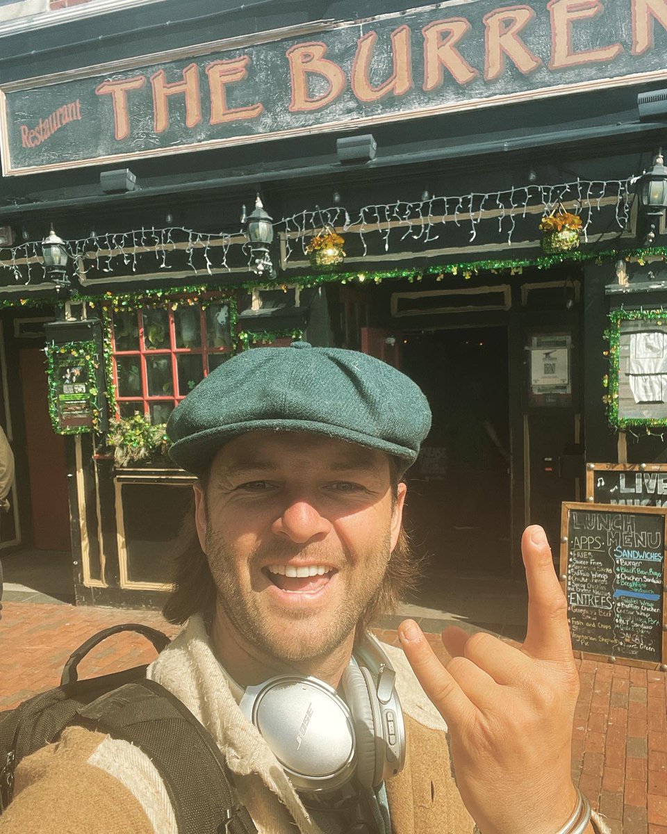 KeithHarkinTeam's tweet photo. Repost @keithharkin Hey #Boston! You ready?! I wanna get your pregame #StPatricksEve on with a banger of a show tonight @burrenmusic 🍀
Tomorrow morning I am playing for @Irishaporg before I head up the road for my #StPatricksDay show in #BridgeportCT!
☘️https://t.co/mNgUXRhA6N https://t.co/kDN4ioGaxr