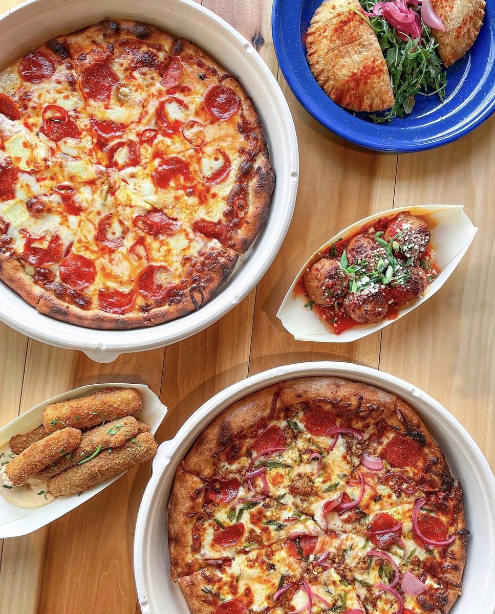 KeepAustinEatin's tweet photo. Thank you for all the #sxsweats hashtags y’all! We have the best foodie community out there for sure! Our fav this week is from @atxfoodchronicles because they “know how to dough it” at @doughsquadatx on the patio of @hopsquadbrewing 🍻 #keepaustineatin https://t.co/CdVXVJF9Db