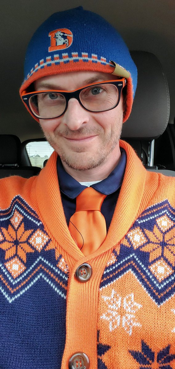 GaryFunkBroncos's tweet photo. It's a big day for the Funk family.
@TandaBroncos and I finally get the keys to our new place, I have two job interviews today, @nuggets play tonight, AND the 1st day of @Broncos free agency?!
#WhatADay
#MileHighBasketball
#BroncosCountry https://t.co/uOyzZShhXB