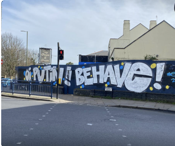 johnsweeneyroar's tweet photo. Sawf London to the Kremlin: Oi! Putin! Behave! https://t.co/woS5T6uZZr