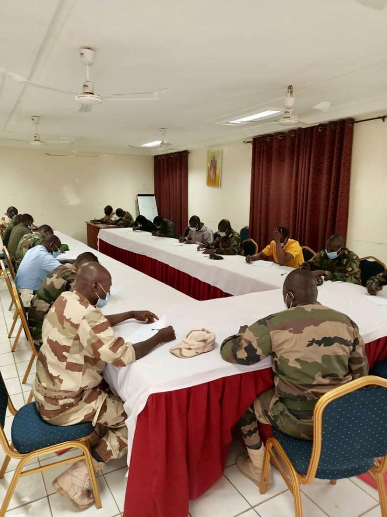 UNMAS's tweet photo. #Niger – 37 membres des Forces Nigériennes opérationnels dans les régions de #Diffa et #Tillabéri ont reçu une formation de trois jours afin de renforcer leurs #capacités à faire face aux #EEIs en toute sécurité, et ainsi #protéger leur communauté. https://t.co/ioGClDZJHM