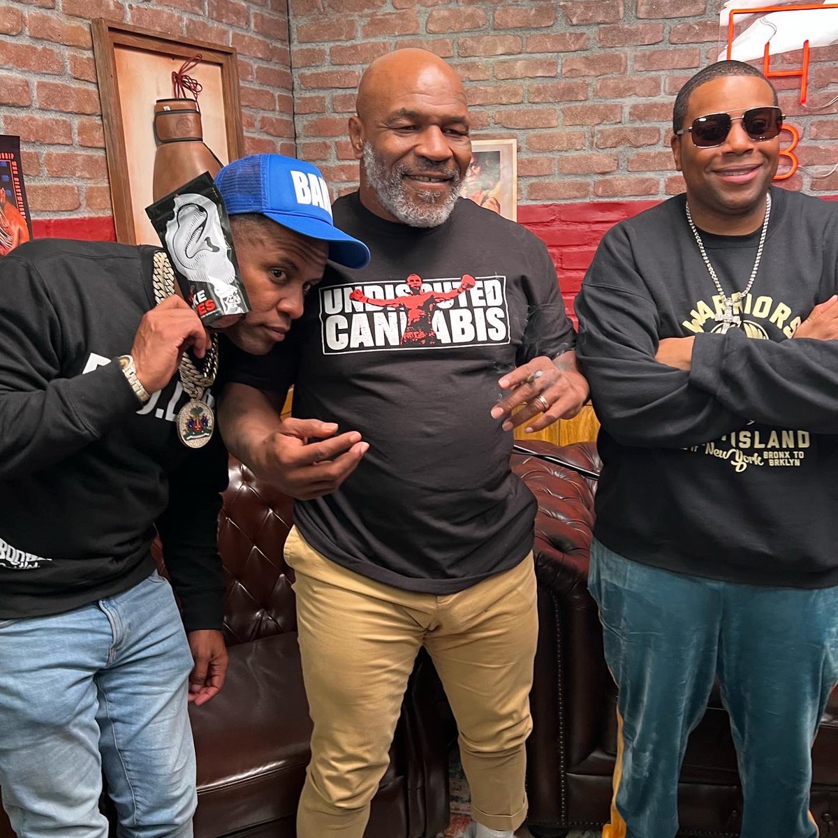 itstyson20's tweet photo. Gangs all ear!👂🥊😵‍💫 #mikebites @DJWhooKid @kenanthompson @MikeTyson https://t.co/mZWxAg37uH