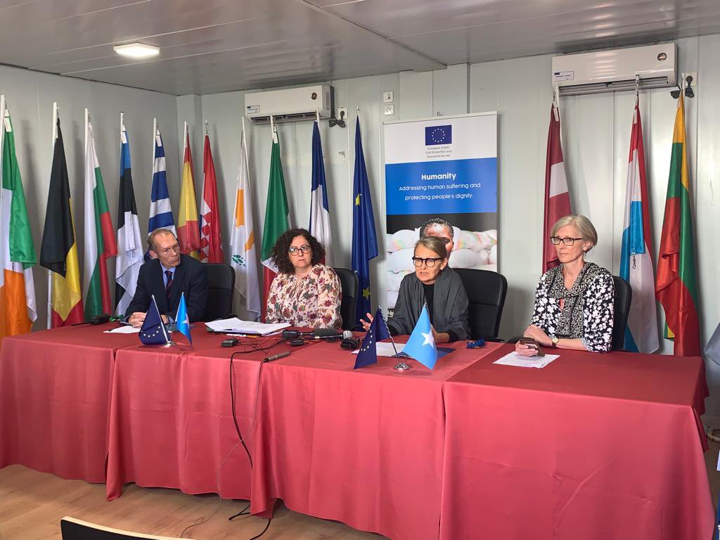 UKinSomalia's tweet photo. The 🇬🇧 remains deeply concerned over the #drought crisis affecting large parts of 🇸🇴.

Good to have joined other International partners in #Somalia today to speak about the ongoing drought. 🇬🇧 is providing vital assistance but more needs to be done!

#droughtinSomalia https://t.co/ixEijr1M2D