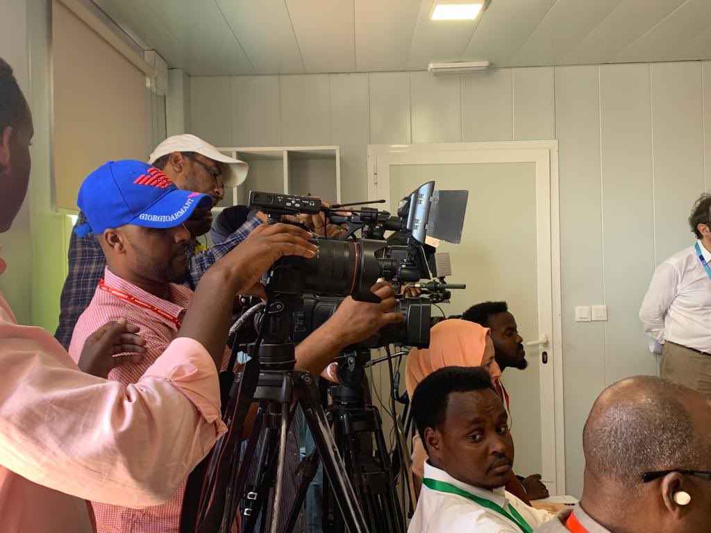 The 🇬🇧 remains deeply concerned over the #drought crisis affecting large parts of 🇸🇴.

Good to have joined other International partners in #Somalia today to speak about the ongoing drought. 🇬🇧 is providing vital assistance but more needs to be done!

#droughtinSomalia