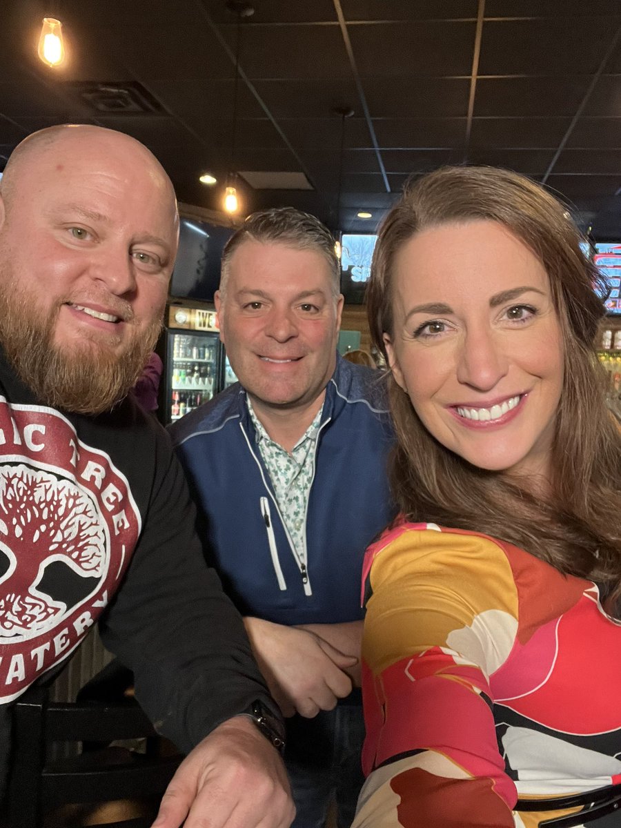 laurenlindvig's tweet photo. @MagicTreePub and @RealMikeCase for @MyValleyTV makes for a very good day!!! Join us on Sunday on the @WBCBValleysCW at 4pm.  #veganfood #greatfood #betterpeople 🍽💯🧡 https://t.co/PJIzrWUvq8