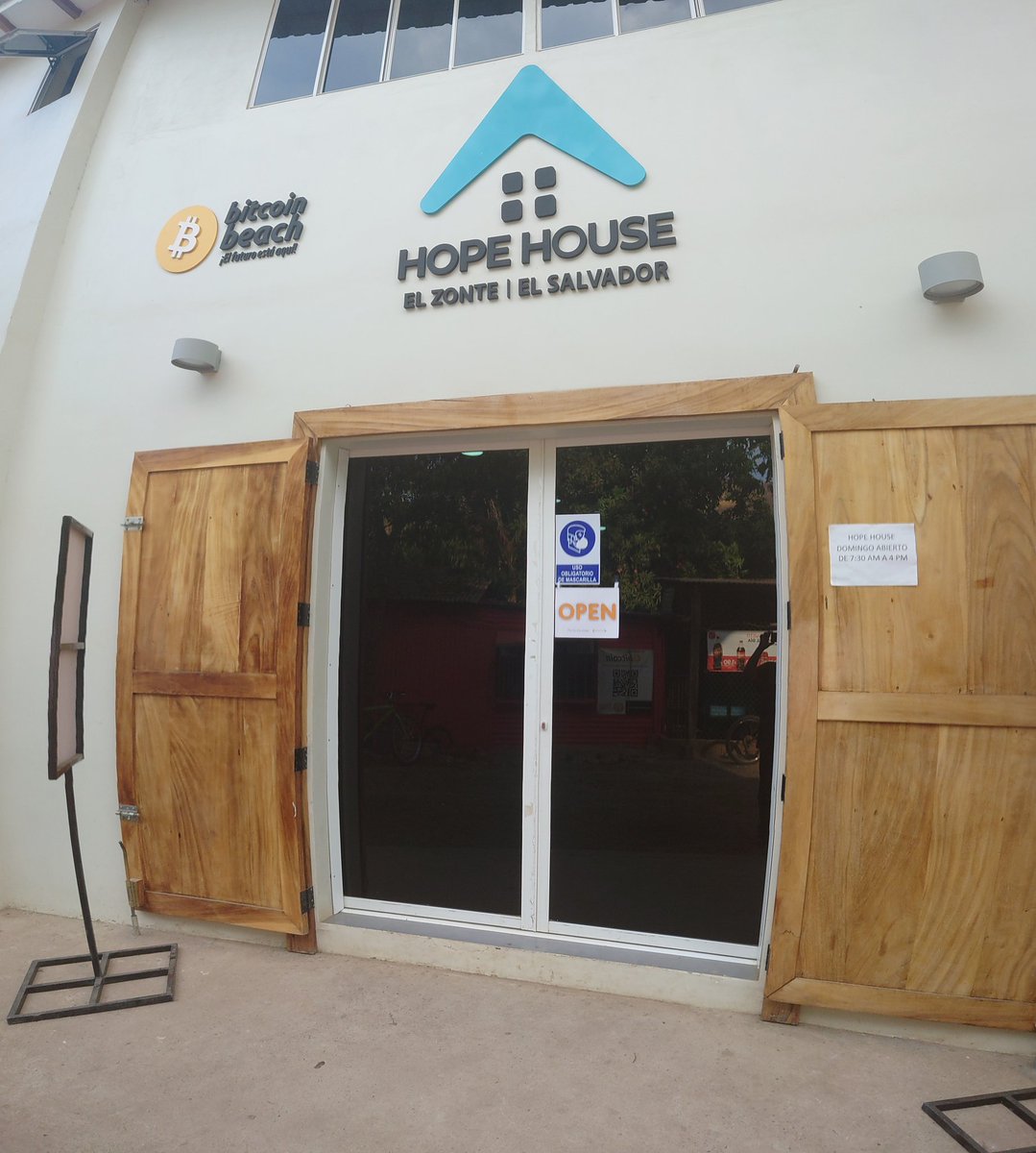 AranMathai's tweet photo. The #HopeHouse at #BitcoinBeach #Bitcoin https://t.co/NJD7Aq26tq