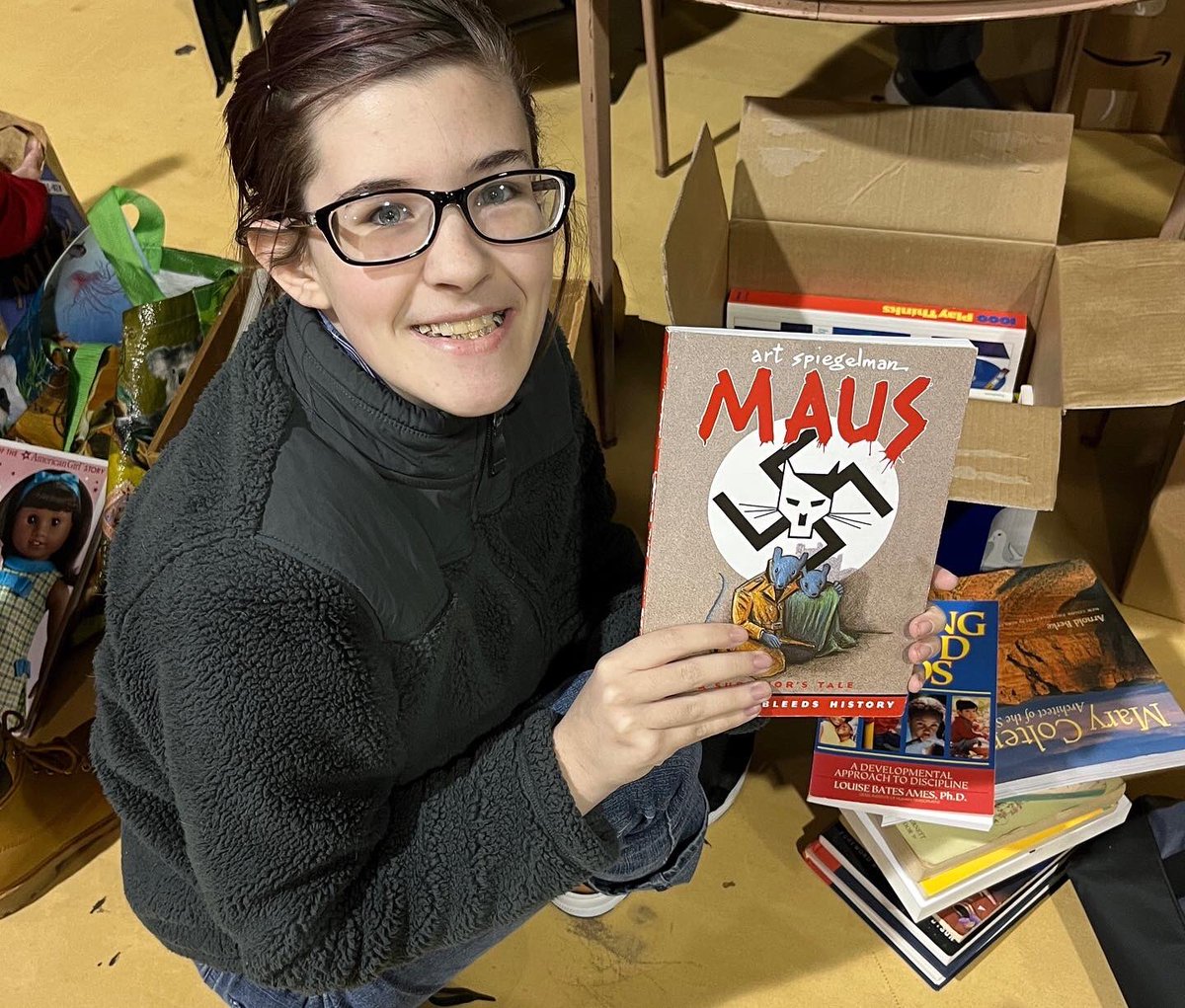 WagonRead's tweet photo. @levarburton Little Read Wagon (@WagonRead) gave out banned books from our BannedWagon last month at the Mutual Aid Fair in Norman, Oklahoma. https://t.co/QsVINinbpl