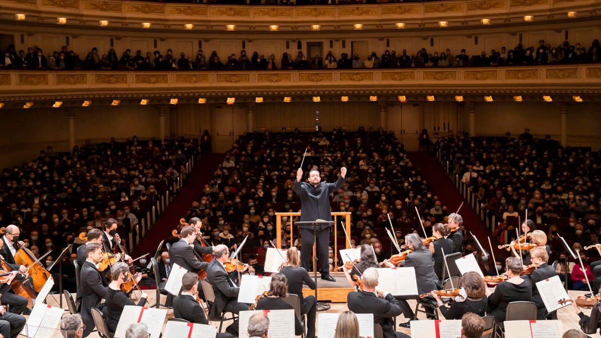 carnegiehall's tweet photo. .@Andris_Nelsons led the @BostonSymphony Orchestra in two performances: Ives, Unsuk Chin w/ Leonidas Kavakos, &amp; Berlioz, followed by Berg’s “Wozzeck” w/ Bo Skovhus, @HeldenMommy, &amp; @canycmezz. Explore upcoming events: https://t.co/lRv1jfsuB8 https://t.co/5OOTVeq5NX